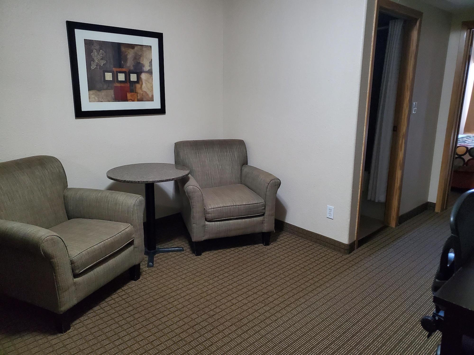 ซูเปอร์ 8 บาย วินด์แฮม อินเตอร์เนชั่นแนล แอร์พอร์ต Hotel เลอดูค ภายนอก รูปภาพ