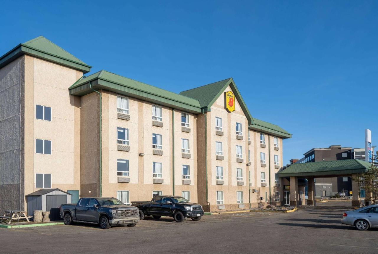 ซูเปอร์ 8 บาย วินด์แฮม อินเตอร์เนชั่นแนล แอร์พอร์ต Hotel เลอดูค ภายนอก รูปภาพ